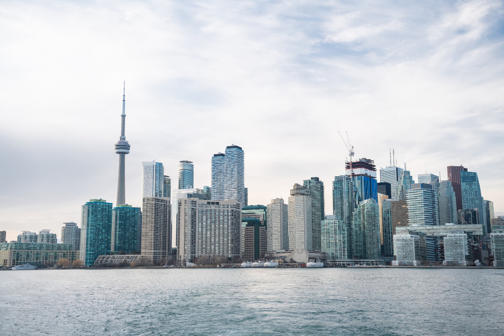 Toronto Condos vs. Houses: Key Factors to Consider