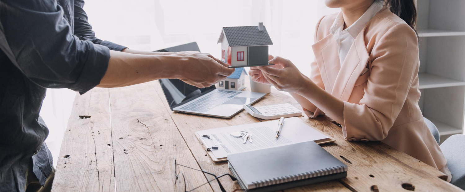 Understanding Interest Rates: Impact on Buying and Selling